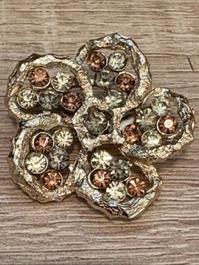 Vintage CORO vintage brooch, gold tone